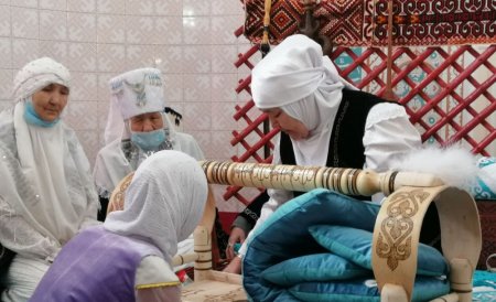 В Актау народным традициям обучали вывезенных из Сирии женщин и детей