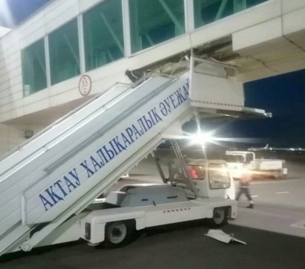 В аэропорту Актау произошла авария