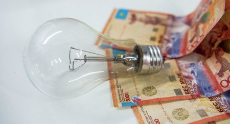 Свет подорожает, а выплату пенсий изменят: что ждет казахстанцев с 1 апреля