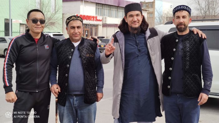 «Не без добрых людей»: История спасения фуры из Турции в Жанаозене