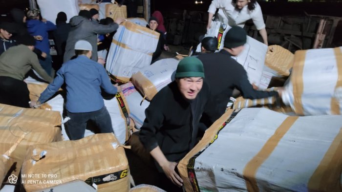 «Не без добрых людей»: История спасения фуры из Турции в Жанаозене