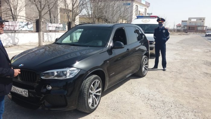 В Актау за неуплату налогов и административных штрафов машины должников водворяют на штрафстоянку