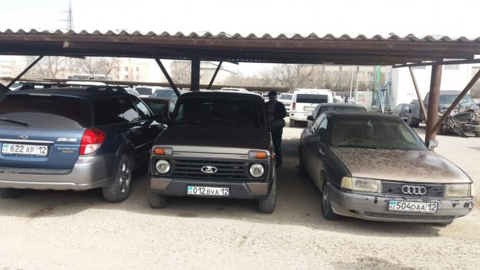 В Актау за неуплату налогов и административных штрафов машины должников водворяют на штрафстоянку