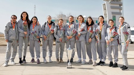 Баскетболисток из Актау с почестями встретили болельщики