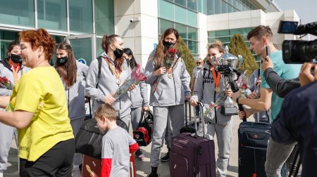 Баскетболисток из Актау с почестями встретили болельщики