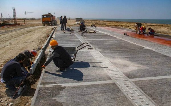 Семейный парк строят на побережье в Актау