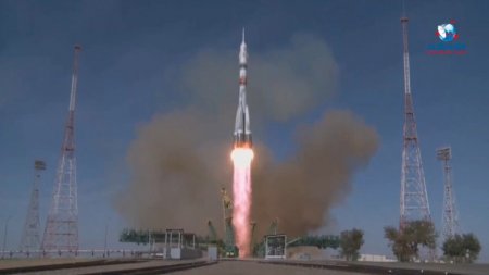 Космический корабль приземлился в степи Казахстана
