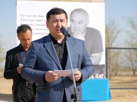 В Бейнеу простились с поэтом Есенгали Раушановым