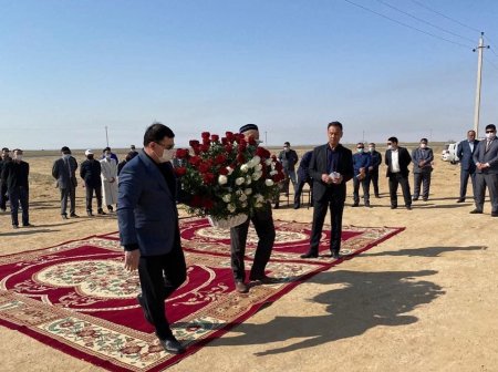 В Бейнеу простились с поэтом Есенгали Раушановым