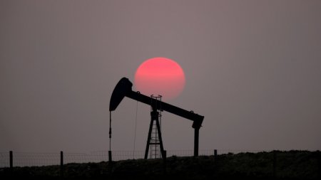 Накопленный в пандемию запас нефти почти исчерпан - СМИ