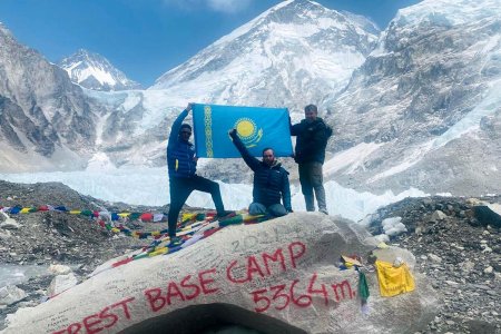 Казахстанка без ног поднялась на Эверест