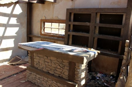 Постепенное разрушение города-декорации в Мангистау запечатлели на фото