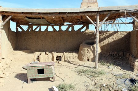 Постепенное разрушение города-декорации в Мангистау запечатлели на фото