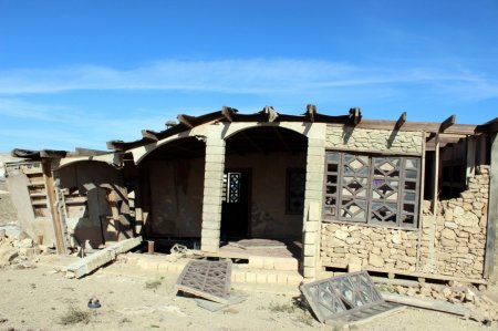 Постепенное разрушение города-декорации в Мангистау запечатлели на фото