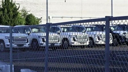 Toyota Land Cruiser 300 без маскировки Раскрыта внешность внедорожника нового поколения