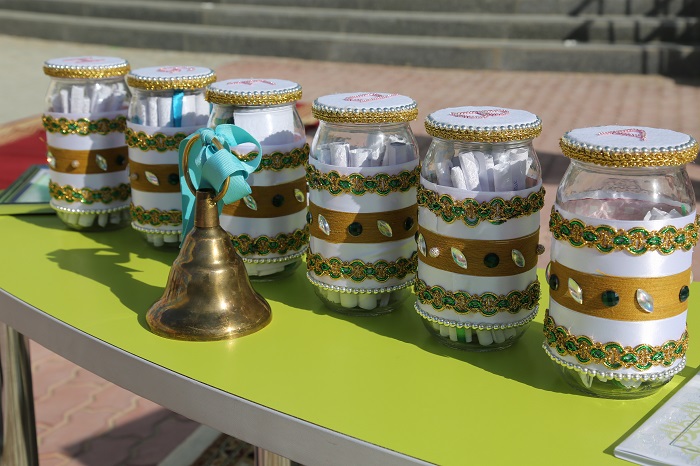 Выпускники актауской школы NIS закопали капсулы времени с посланием в будущее