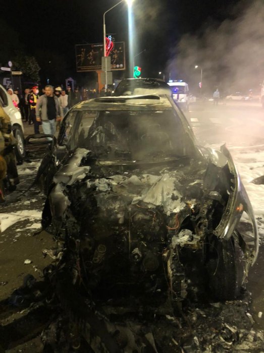 Момент ночного ДТП с участием трёх автомашин в Актау попал на видео