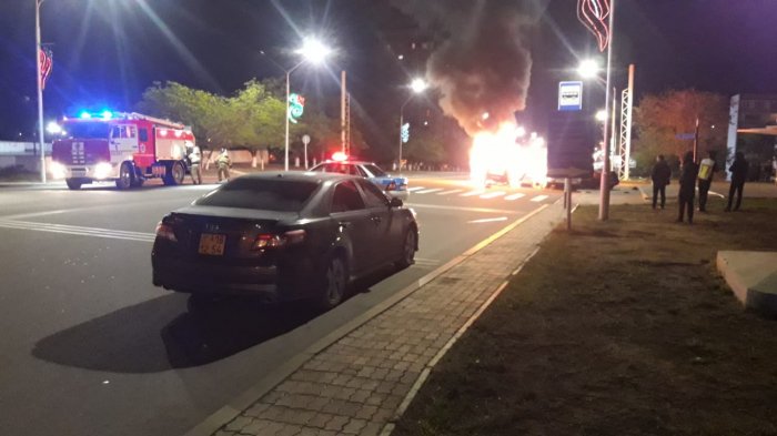 Момент ночного ДТП с участием трёх автомашин в Актау попал на видео