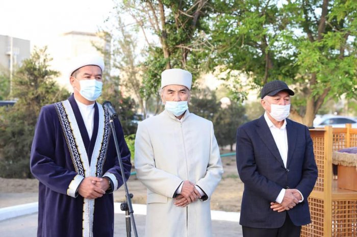 На утреннюю молитву в честь Ораза айт в Актау собрались  сотни мусульман