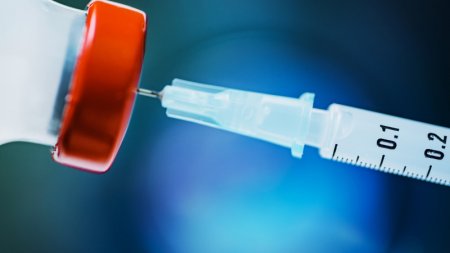 Вакцину QazVac обвинили в неожиданном побочном эффекте