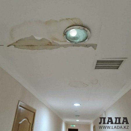 Опять требуется ремонт! Жительница Актау рассказала о плачевном состоянии ДК им. Абая