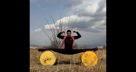 Шпагат на машинах и бег по стене: эффектные трюки армянского "Ван Дамма" удивили Сеть