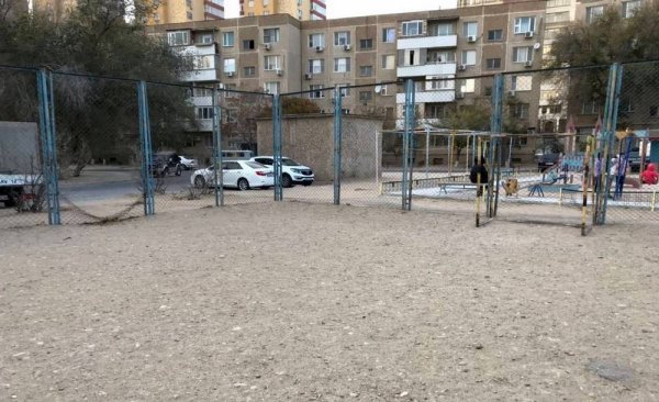 Чиновники пообещали обновить детские площадки в Актау