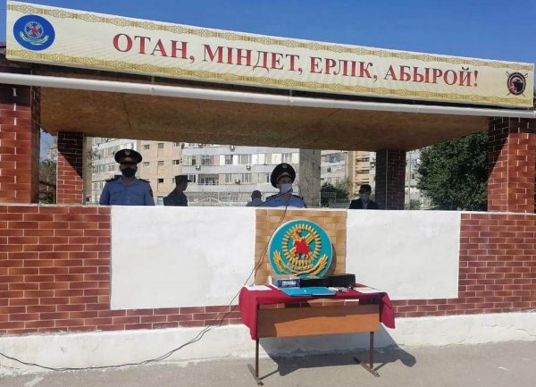 В Актау чествовали увольняемых в запас гвардейцев