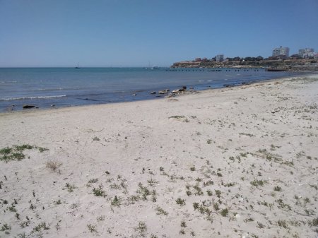 Не стройка! Уборку территории провели на пляже в 1 микрорайоне Актау