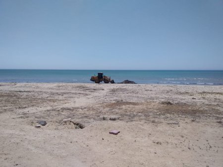 Не стройка! Уборку территории провели на пляже в 1 микрорайоне Актау