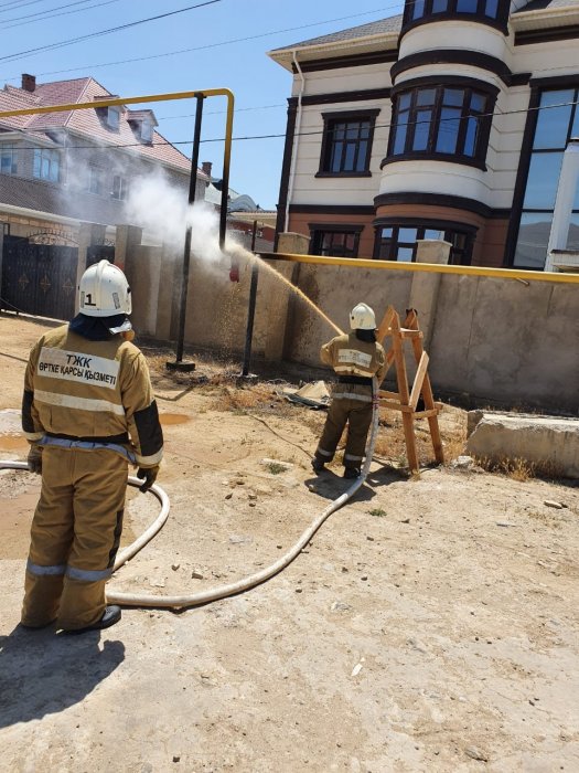 Спасатели потушили пожар на газопроводе в Актау
