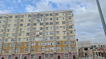 Обшивка ещё одного жилого дома обрушилась в Актау