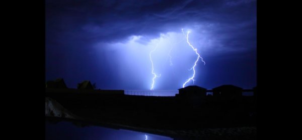 Молнии над Актау. Фото и видео