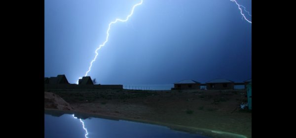 Молнии над Актау. Фото и видео