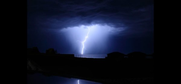 Молнии над Актау. Фото и видео