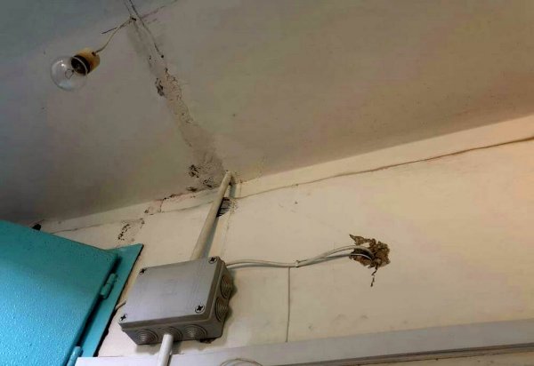 Ремонт подъезда в Актау: Жильцы возмущены работой мастеров