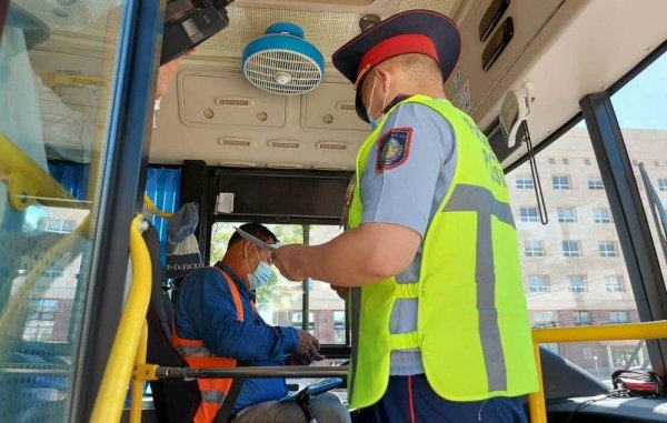 Разговоры по телефону стали самыми частными нарушениями среди водителей автобусов в Мангистау