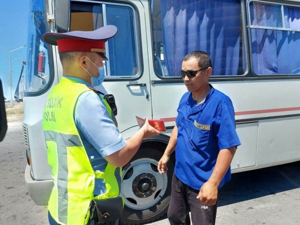 Разговоры по телефону стали самыми частными нарушениями среди водителей автобусов в Мангистау