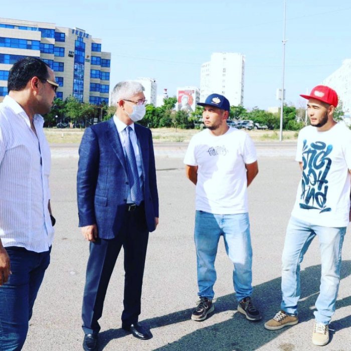 Кто рисует в Актау муралы в знойную жару: История больших картин