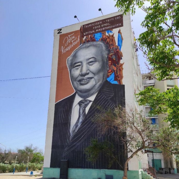 Кто рисует в Актау муралы в знойную жару: История больших картин