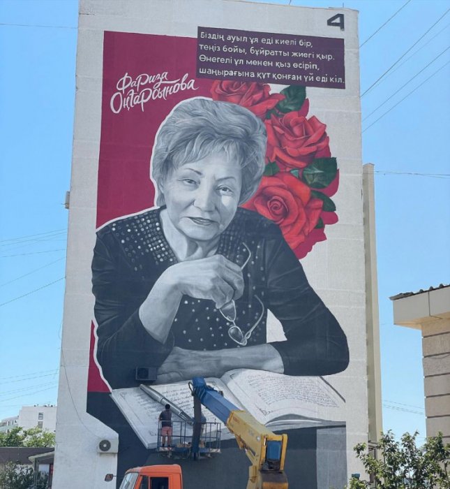 Кто рисует в Актау муралы в знойную жару: История больших картин