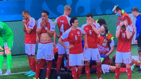 Матч Евро Дания - Финляндия прервали после попыток врачей реанимировать футболиста