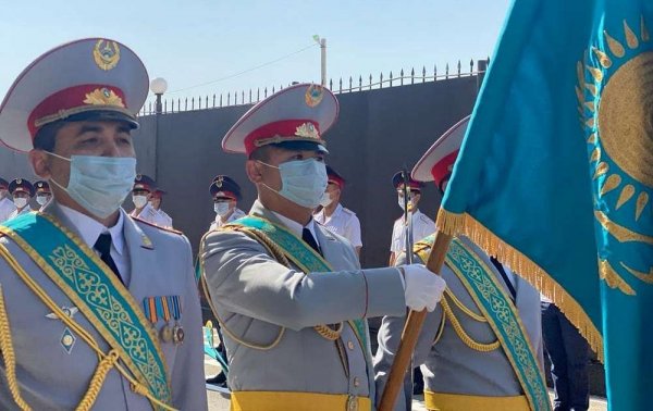 Погибшим на службе полицейским установили мемориальные доски и памятник в Жанаозене