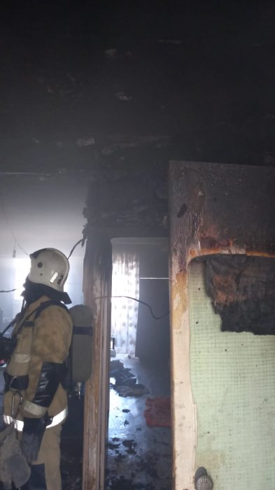 В Актау 30 человек эвакуировали из-за пожара в жилом доме 8 микрорайона