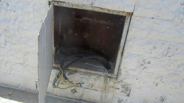 Облицовка памятника Кашагану продолжает разрушаться в Актау