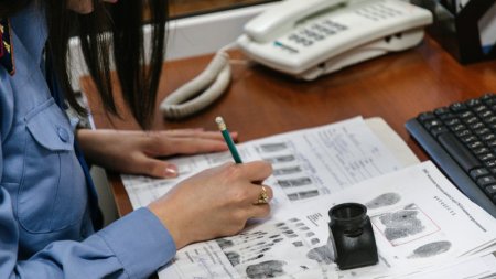 Сдачу отпечатков пальцев перенесли на 2023 год: Токаев подписал закон