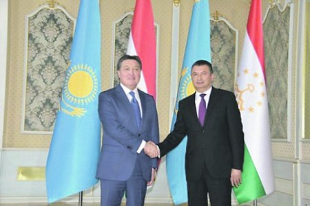 Таджикистан поделился водой с Казахстаном