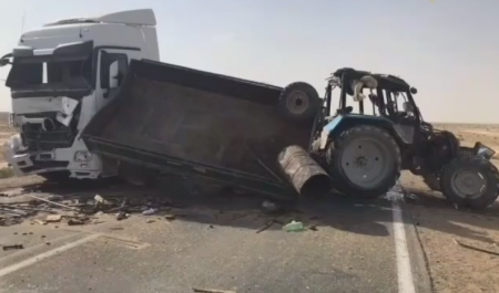 Грузовик столкнулся с трактором в Мангистау