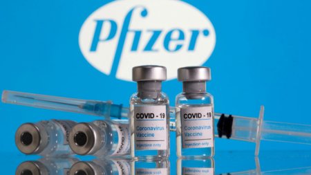 О поставке двух миллионов доз вакцины Pfizer рассказал Цой