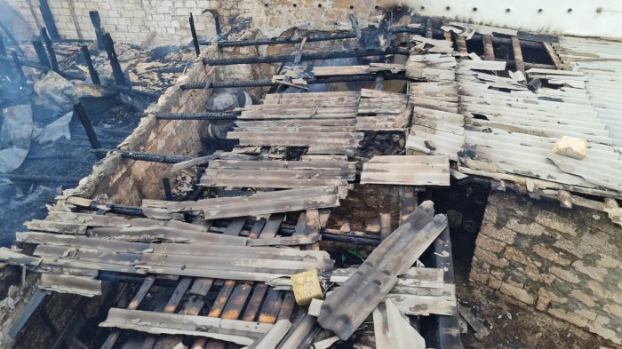 В поселке Кызылтобе сгорел сарай